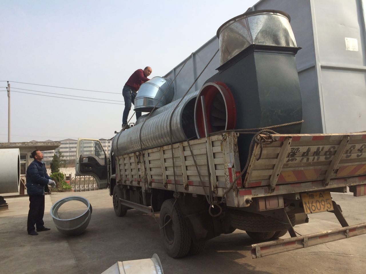 上街亚星安装喷漆房工程2